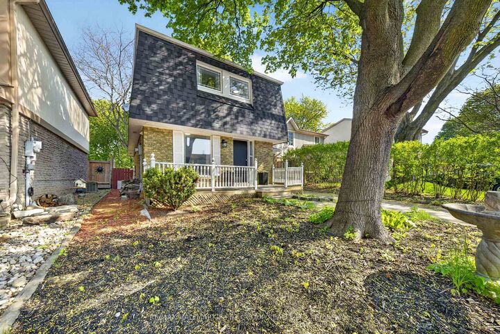 Property Photo: 33 Harrison Court ON L1N 6E2