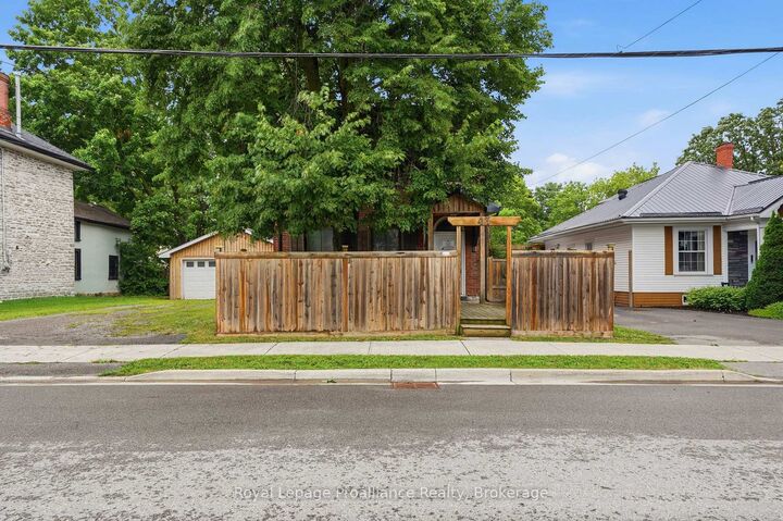 Property Photo:  43 Grove Street  ON K8P 1W1 