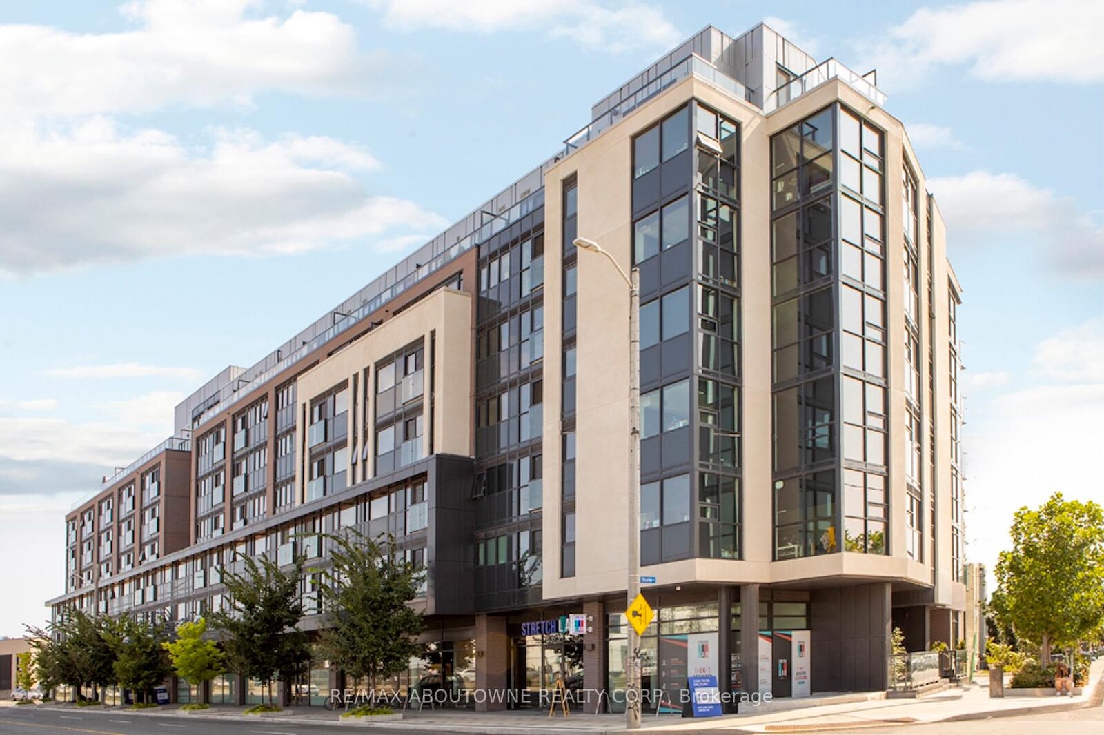 Property Photo: 3385 Dundas Street W 521 ON M6S 2S2