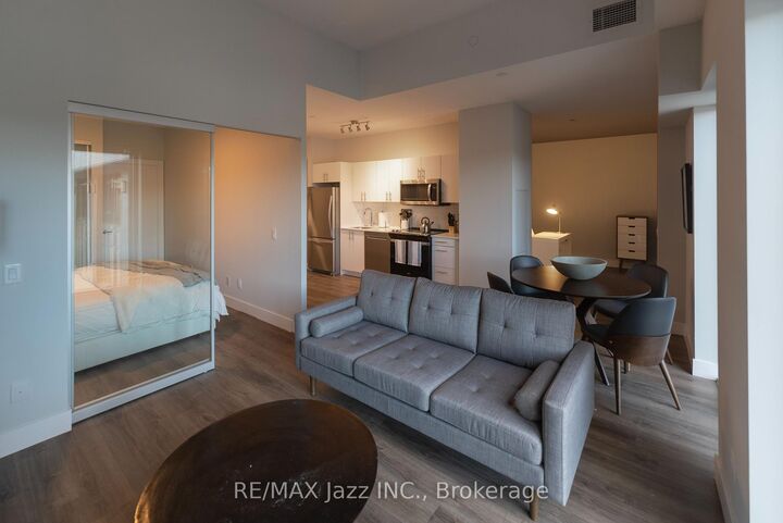 Property Photo:  80 Bond Street E 1401  ON L1G 0E6 
