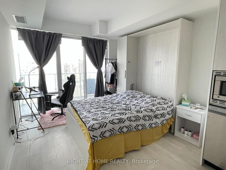 Property Photo:  501 Yonge Street 2206  ON M4Y 0G8 