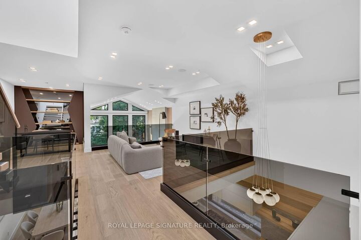 Photo de la propriété: 156 Snowdon Avenue ON M4N 2B2
