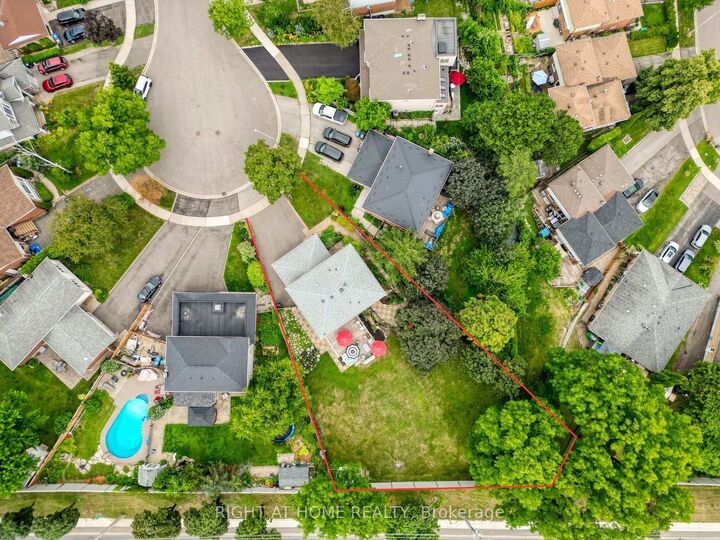 Property Photo: 2796 Tallberg Court ON L5J 1T1