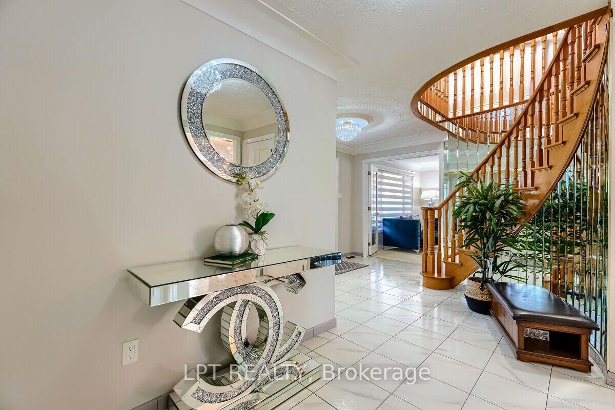 Property Photo: 16 Vogue Court ON L8E 4T3