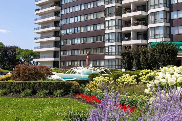 Property Photo:  1333 Bloor Street 2004  ON L4Y 3T6 