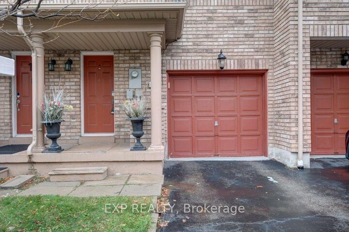 Property Photo: 7035 Rexwood Road 13 ON L4T 4M6