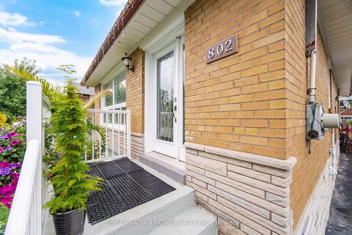Property Photo: 802 Brimorton Drive ON M1G 2S9