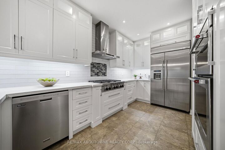 Property Photo: 3408 Hideaway Place ON L5M 0A7