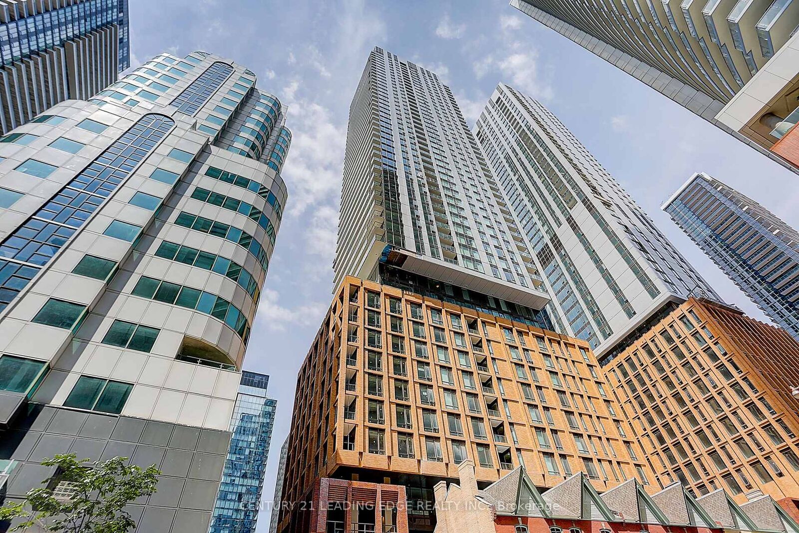 Property Photo:  8 Widmer Street 913  ON M5V 0W6 