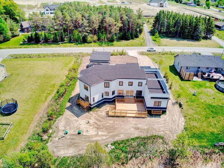 Property Photo: 9 Rustlewood Avenue ON L0A 1A0