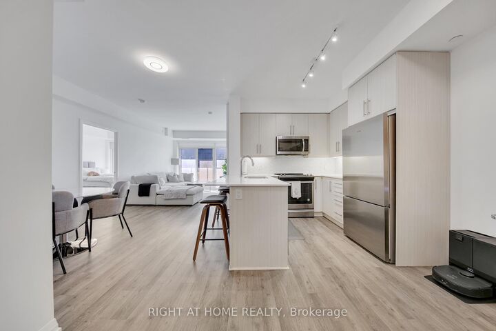 Property Photo: 65 Oneida Crescent 903 ON L4B 0G9