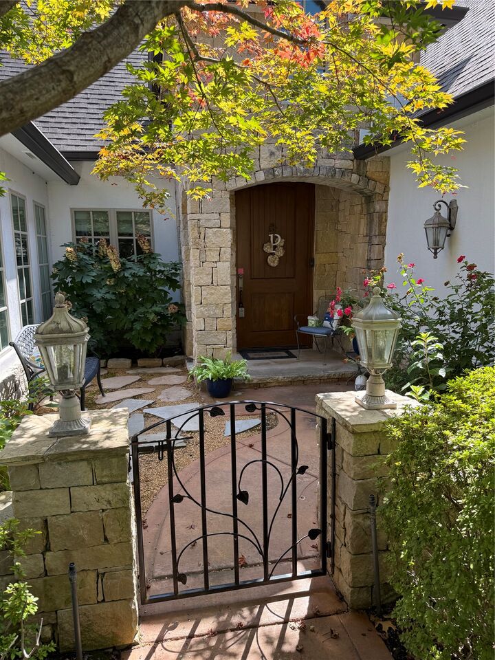 Property Photo:  3016 E 115th Street  OK 74137 