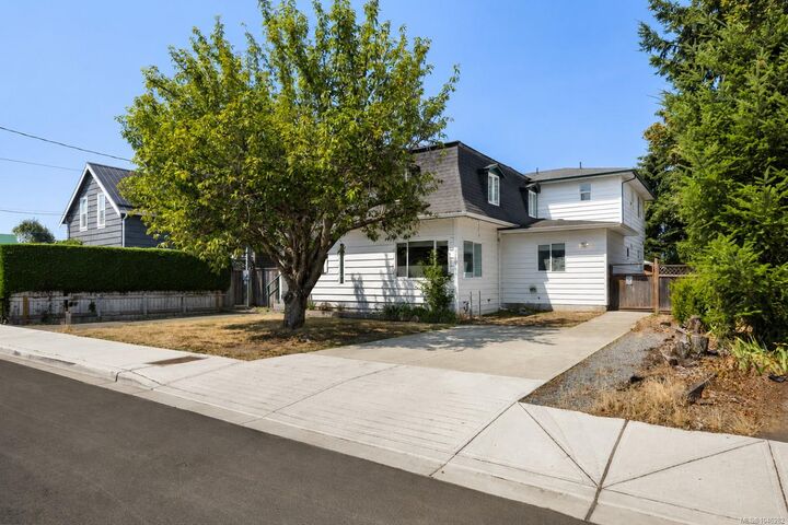Property Photo:  739 Marchmont Rd  BC V9L 2L9 
