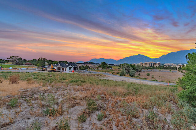 Property Photo:  1096 W Kings Landing Ct 2  UT 84095 