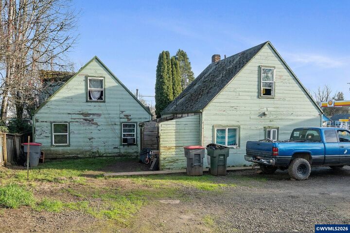 Property Photo:  764 NE Main St  OR 97396 