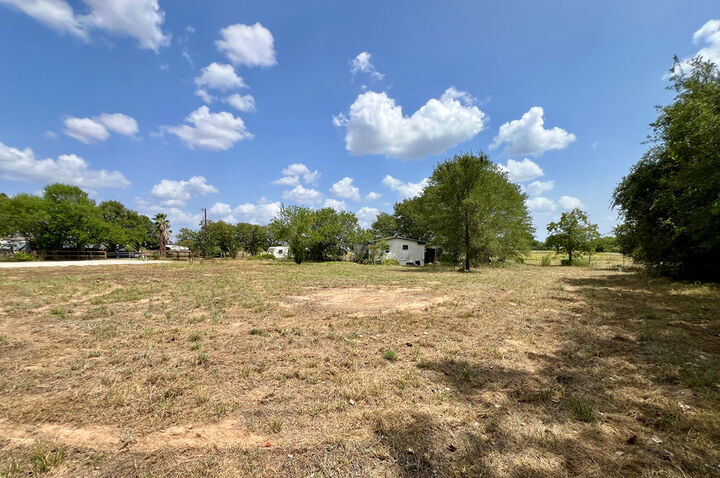 Property Photo:  109 Patti Cove S  TX 78602 