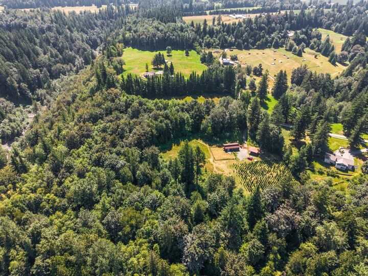 Property Photo: 1420 Janovick Road BC V2R 4X6