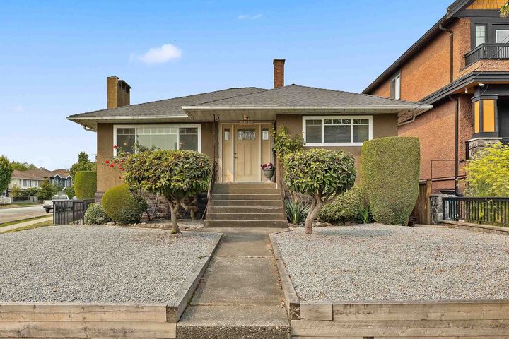 2515 E 45th Avenue — photo 1