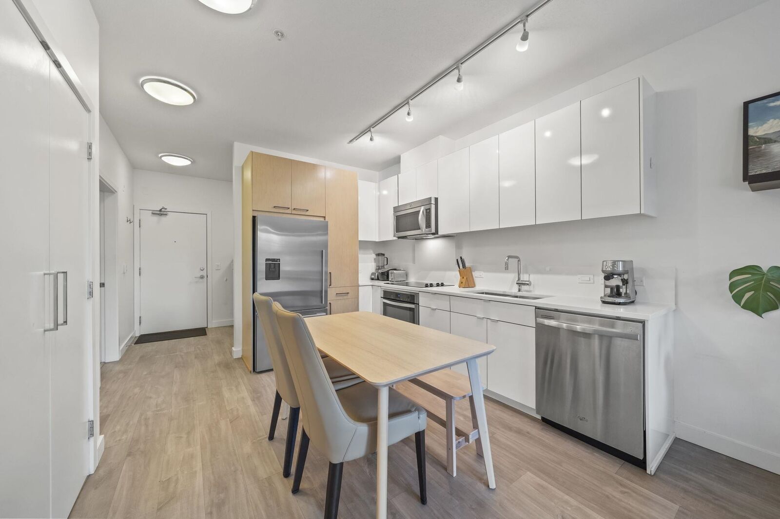 Property Photo: 1621 Hamilton Avenue 214 BC V7P 0B6