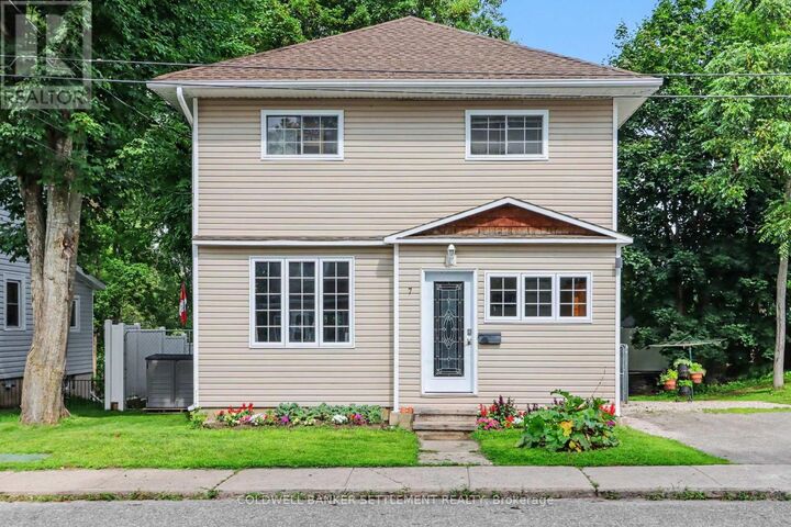 Property Photo: 7 Alvin Street ON K7H 2V8