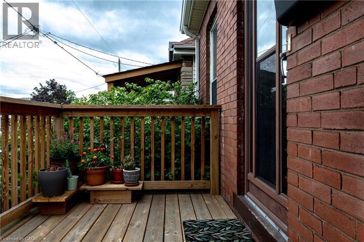 Property Photo:  94 Edgemont Street North  ON L8H 4C8 