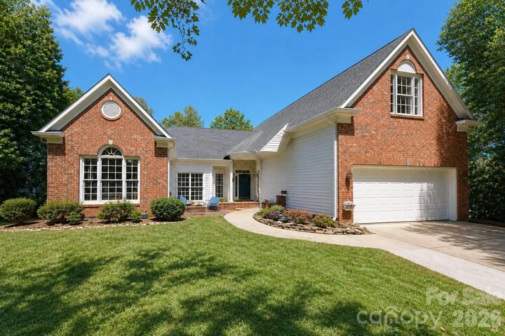 Property Photo: 5508 Tullamore Lane NC 28269