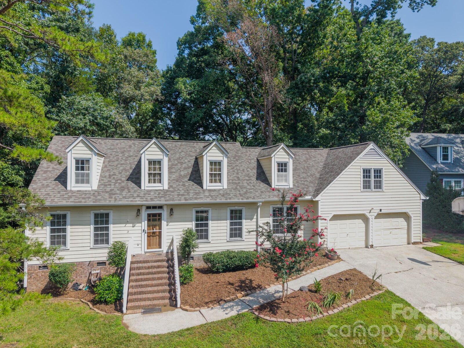 Property Photo:  5815 Chapel Creek Court  NC 28226 