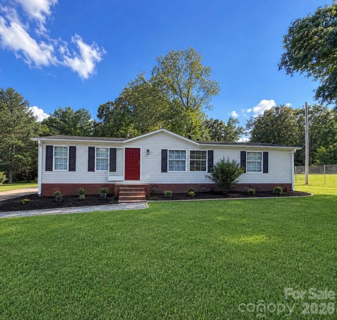 Property Photo: 785 Thompson Road NC 28147