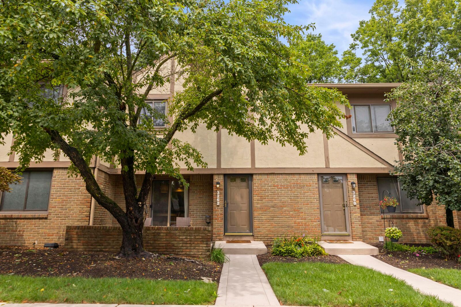 Property Photo:  3262 Brookview Way  OH 43221 