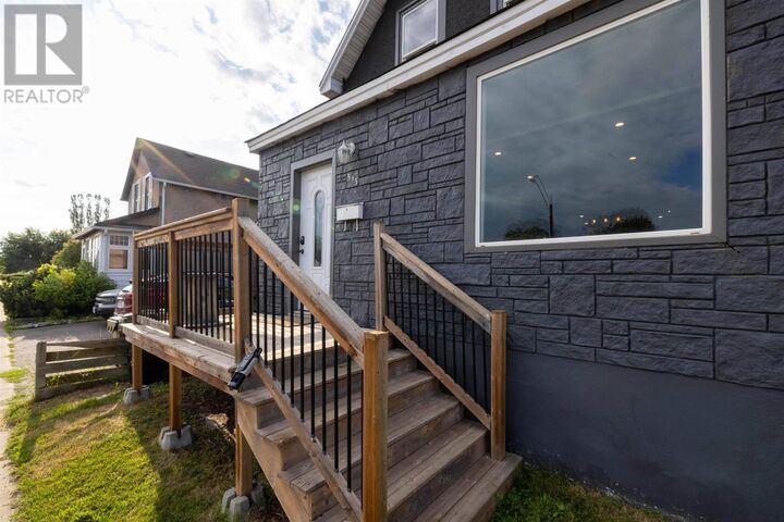 Property Photo:  513 Christina St E  ON P7E 4P4 