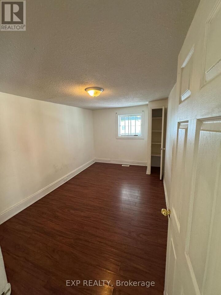 Property Photo: 72 Barrette Street 2 ON K1L 8A3