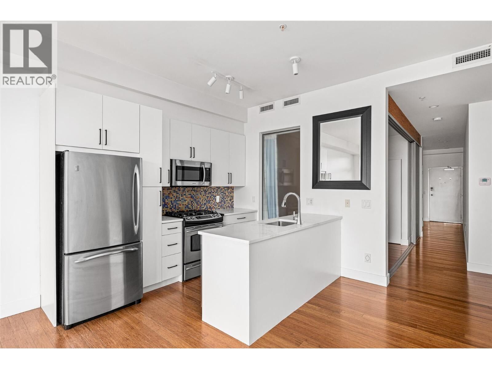 Property Photo: 1289 Ellis Street 316 BC V1Y 9X6