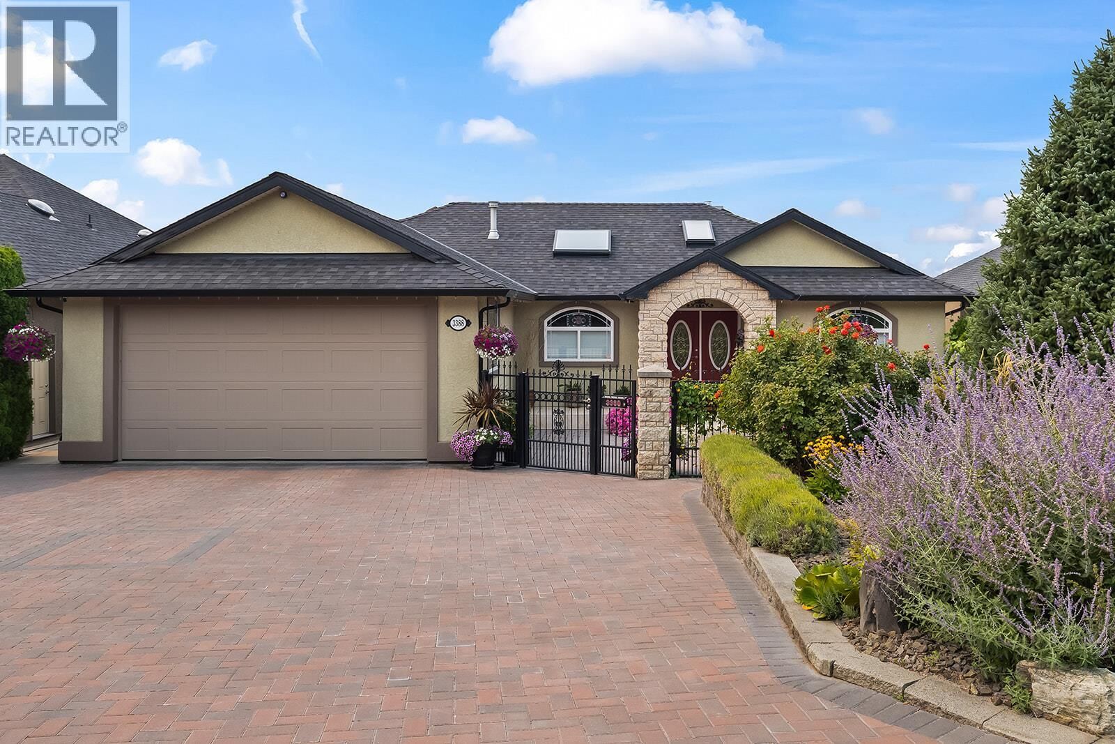 Property Photo: 3388 Ridge Boulevard BC V4Y 2V6