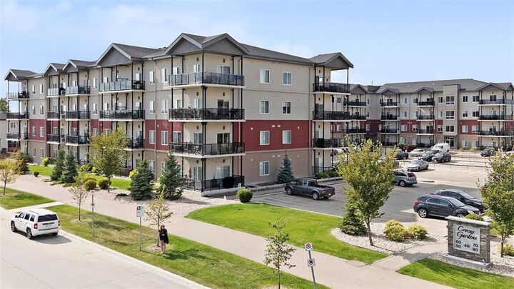 Property Photo:  60 Philip Lee Drive  MB R3W 0R2 