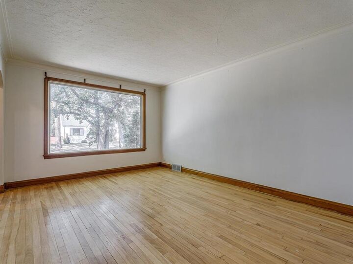 Property Photo: 444 Beaverbrook Street MB R3N 1N3