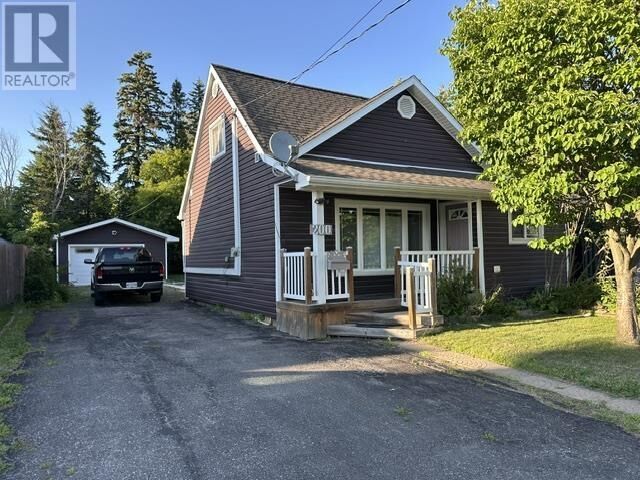 200 Macdonald Ave — photo 1