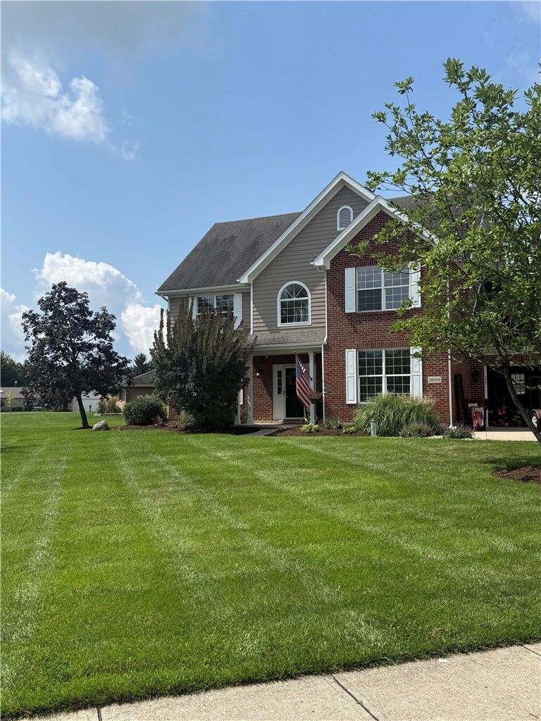 Property Photo:  1600 Sunnington Grove Drive  OH 45458 
