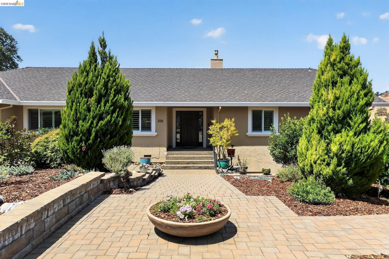 Property Photo: 231 Sutter View Ct CA 95685