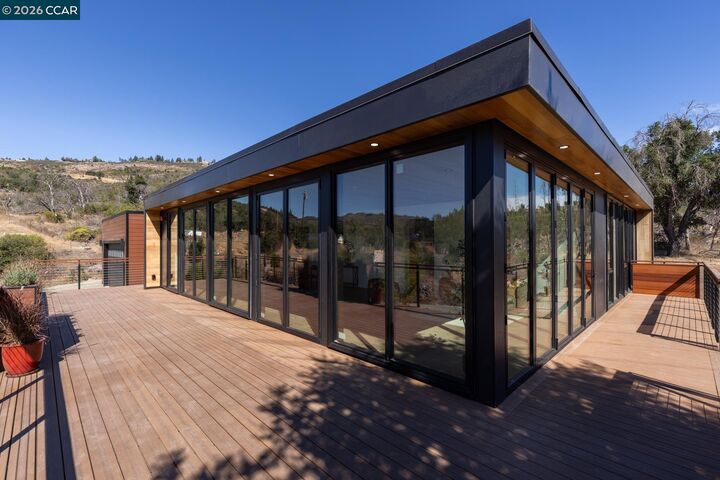 Property Photo:  139 Oak St  CA 94574 