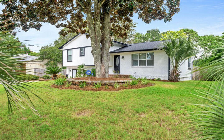 Property Photo: 536 Benning Drive FL 32541