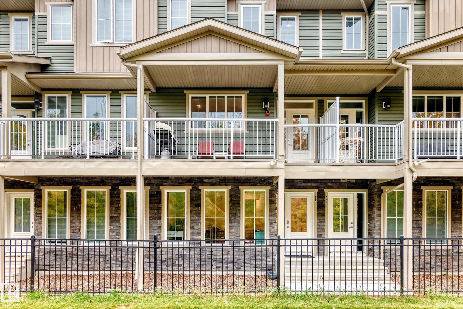 Property Photo:  1051 Graydon Hill Boulevard SW 16  AB T6W 3C8 