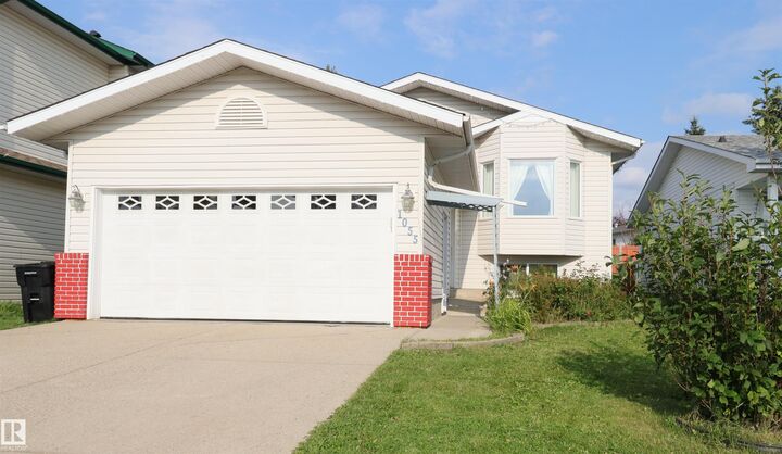 Property Photo:  1055 Jones Crescent NW  AB T6L 6Y1 