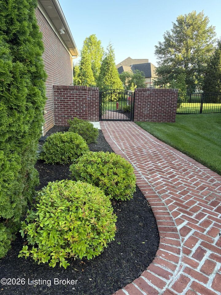 Property Photo: 11111 Pebble Creek Dr KY 40241