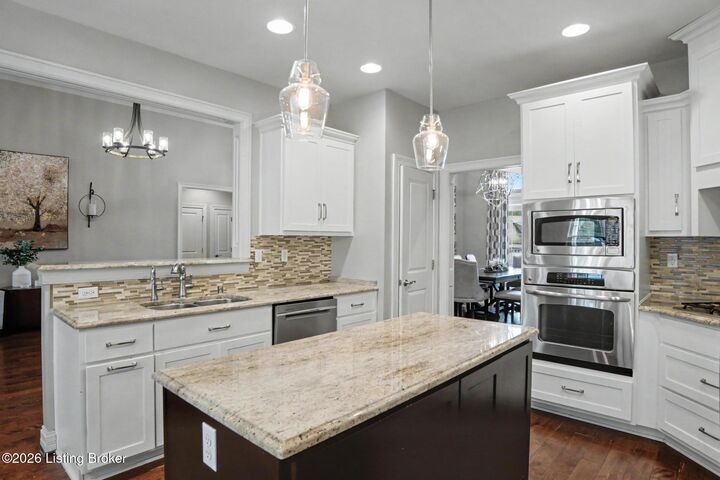 Property Photo: 11111 Pebble Creek Dr KY 40241