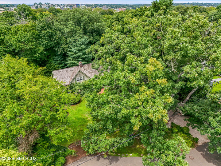 Property Photo:  6 Charter Oak Lane  CT 06830 