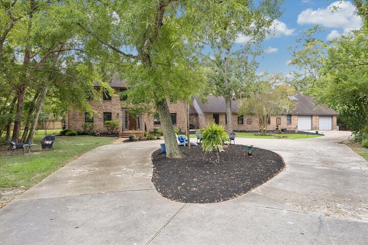 Property Photo:  906 Quaker Bend Drive  TX 77546 