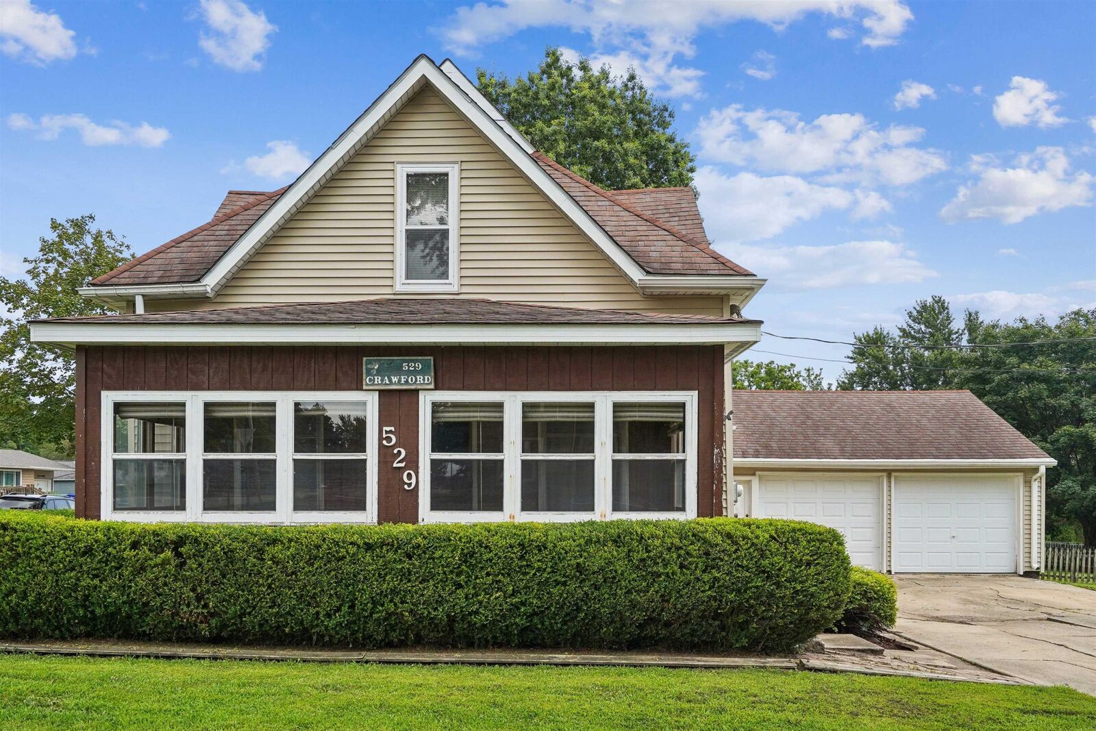 Property Photo:  529 1st Ave NW  IA 50662 