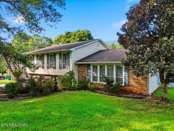 Property Photo: 1909 Grenada Blvd TN 37922