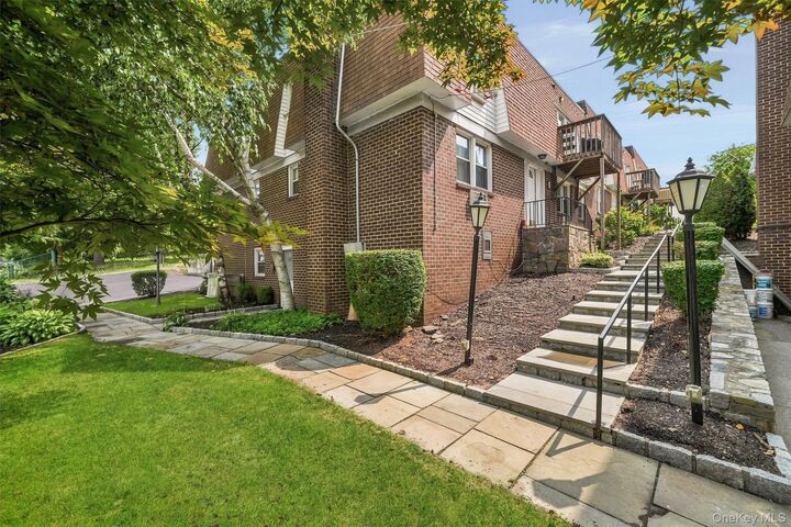 Property Photo:  380 N Broadway D14  NY 10701 