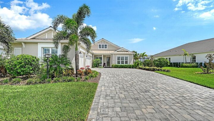 Property Photo:  7919 Waterbend Trail  FL 34240 